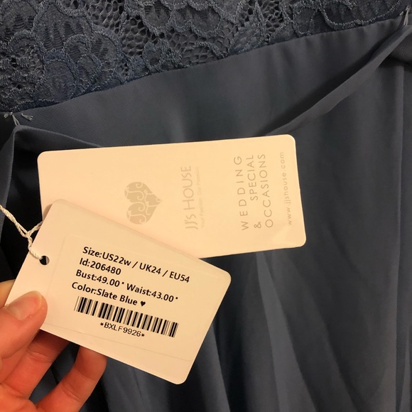 JJ’S HOUSE Gown - Picture 7 of 9